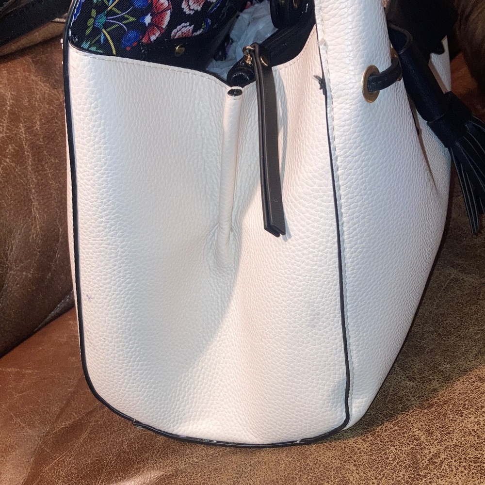 Nanette Lepore Elegant Black and White Women's Tote Bag with floral inside - Picture 2 of 5